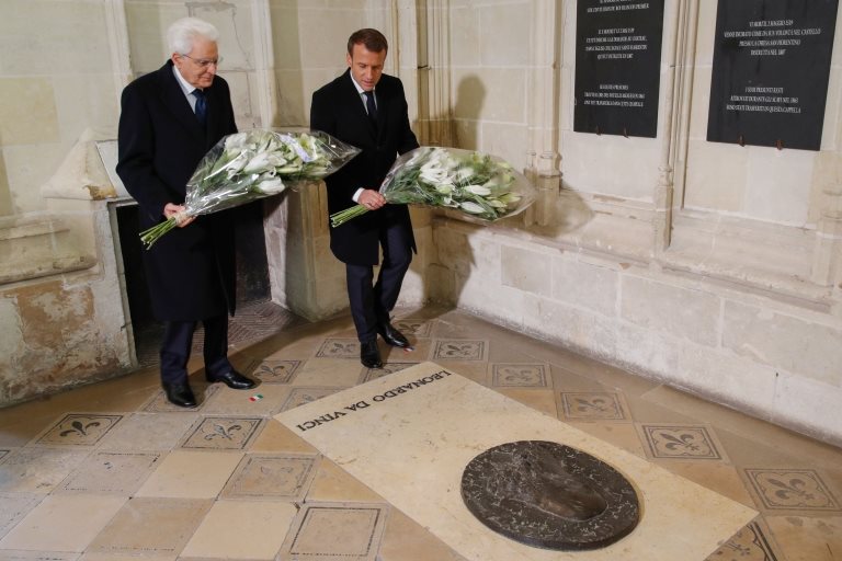 İtalya Cumhurbaşkanı Sergio Mattarella ve Fransız mevkidaşı Emmanuel Macron, Da Vinci'nin mezarının olduğu Château d'Amboise'de anma törenine katıldı