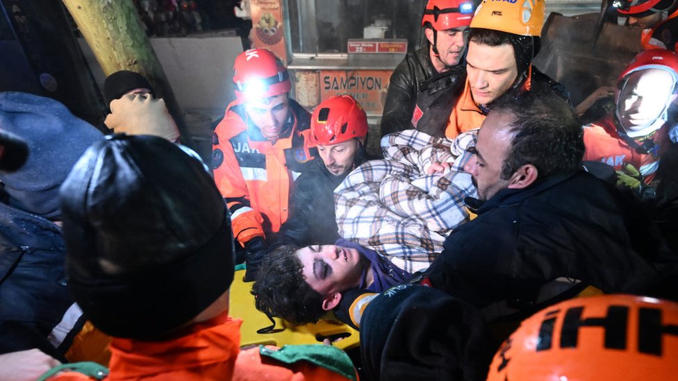 Число жертв землетрясений в Турции и Сирии превысило 4,8 тысячи человек