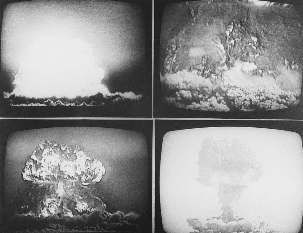 Несколько снимков третьего ядерного испытания Китая 9 мая 1966 года. TBS, Tokyo Broadcasting System, транслировала по телевидению три ядерных испытания, проведенных в период с 16 октября 1964 года по 9 мая 1966 года. Этот материал был снят китайской государственной кинокомпанией. Победа председателя Мао.