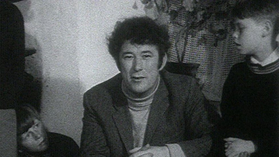 Знаменитый поэт Шеймус Хини запечатлен на «Ольстере в фокусе» в 1970 году