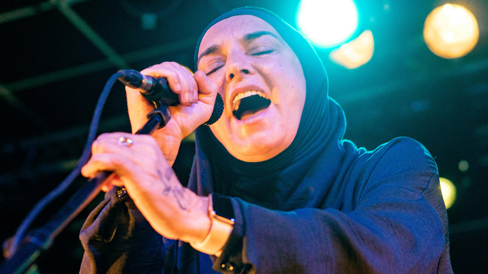 Sinead O'Brien performs for the British Music Embassy as part of SXSW  Online 2021 Stock Photo - Alamy