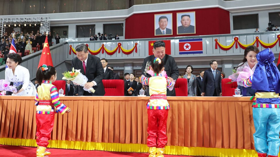 Си Цзиньпин и Ким Чен Ын присутствуют на представлении