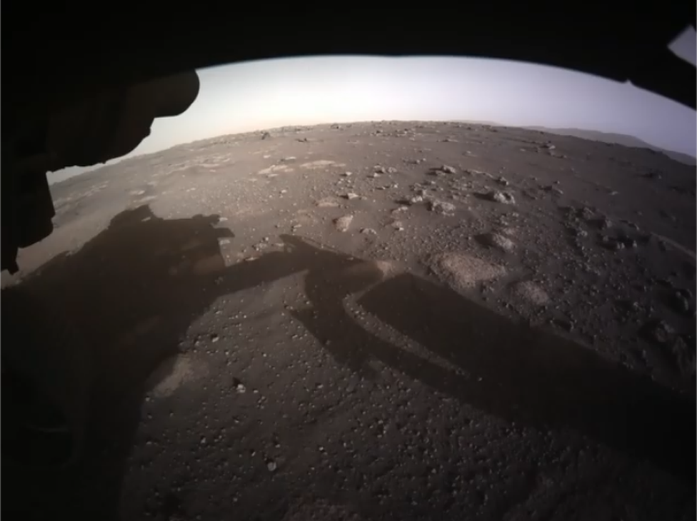 Foto a color de Marte enviada por el Perseverance.
