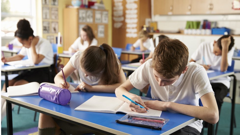 Hay muchas diferencias entre países sobre lo que esperan del sistema educativo. Aula con alumnos.