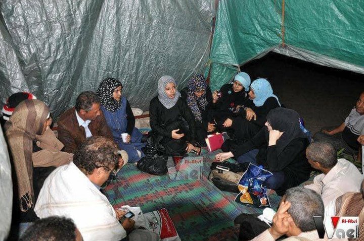 عقدت إشراق وآخرون جلسات تطوعية في مخيم الاعتصام