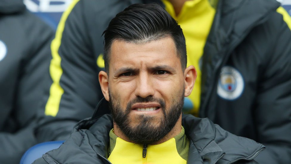 La competencia por plazas en el Manchester City es mucho más dura que en el Arsenal. Sergio Agüero