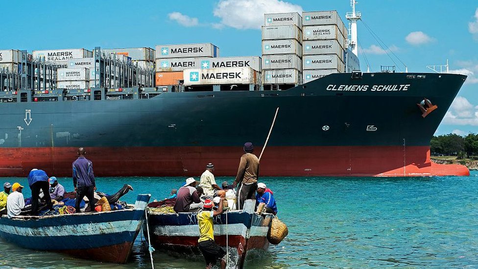 Корабль заходит в порт Дар-эс-Салам
