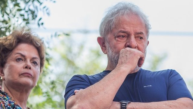 El expresidente brasileño Lula da Silva aseguró no tener miedo y anunció que se entregará a las autoridades para poder demostrar su inocencia. Lula y Dilma Rousseauf