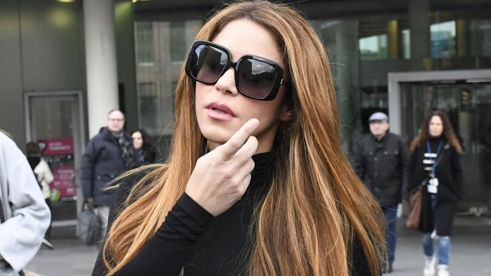 Shakira saliendo del juzgado tras firmar el acuerdo de separación con Gerard Piqué.