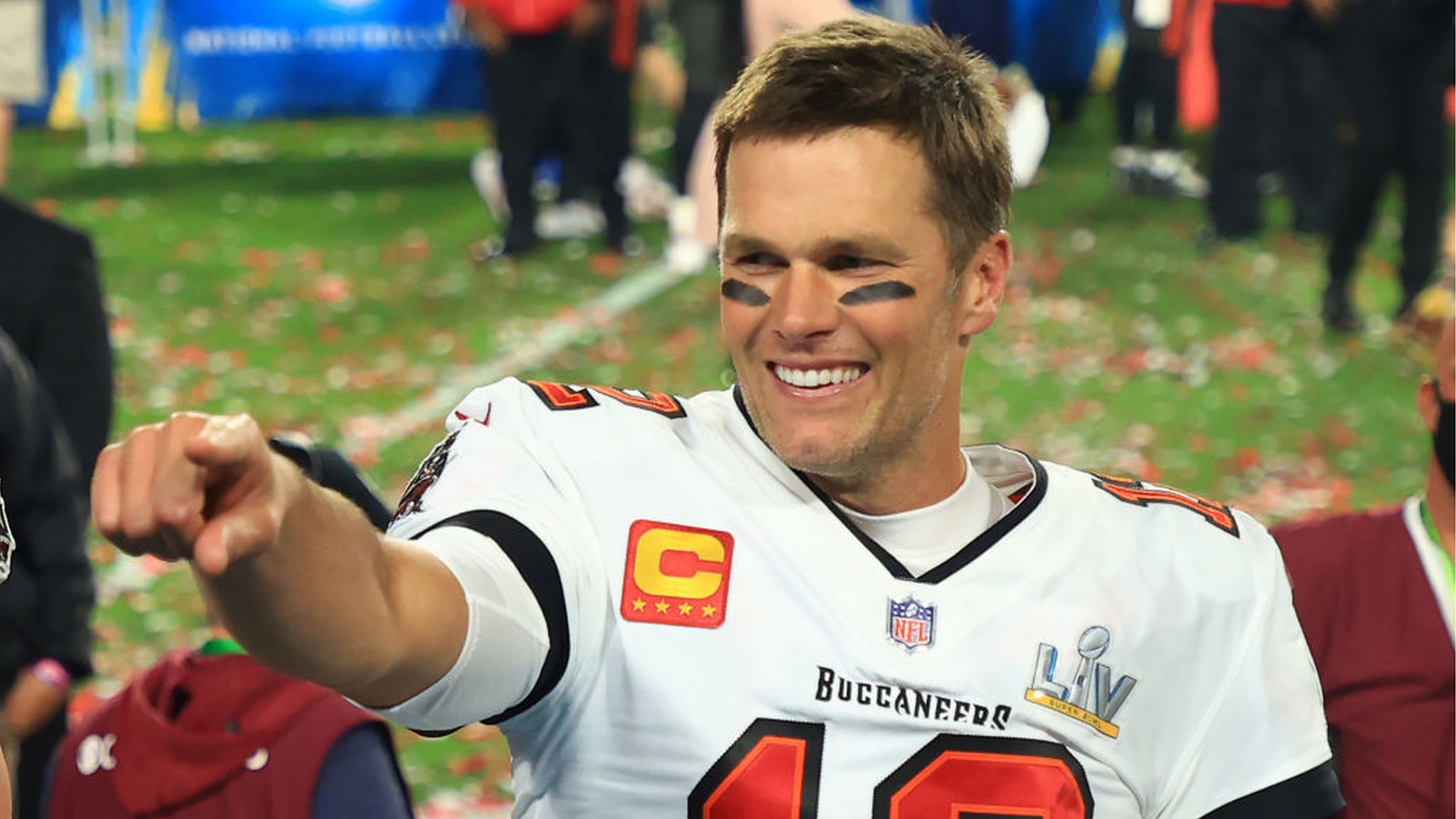 Tom Brady: Three-time NFL MVP 'not opposed' to return as emergency quarterback - BBC Sport