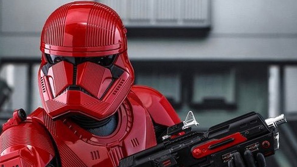 Intrusion Lignende Berigelse Star Wars: The Rise of Skywalker - meet the Sith trooper from Episode 9 -  BBC Newsround