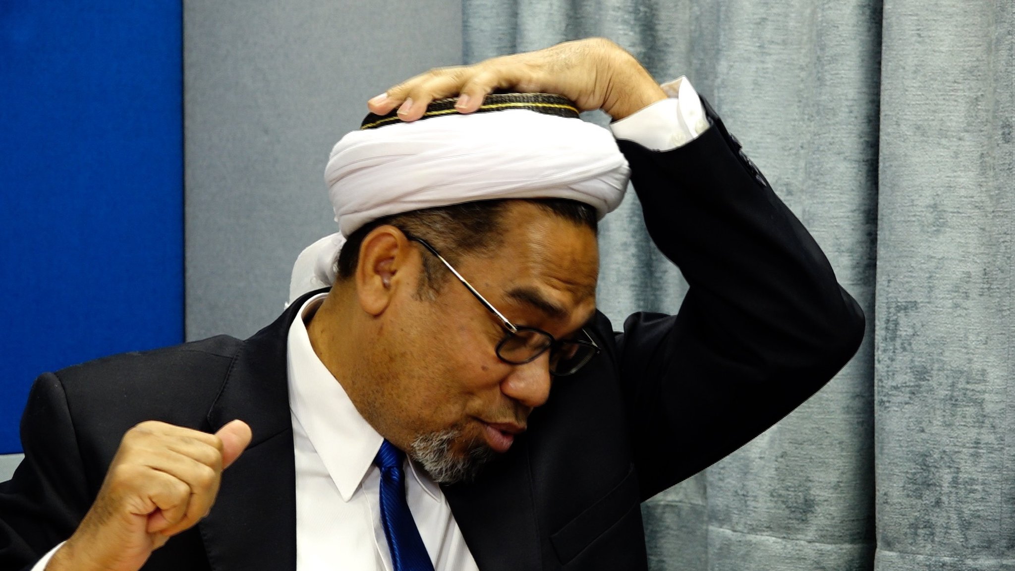 Ali Mochtar Ngabalin: 'Saya sekarang bisa membisiki presiden' - BBC News Indonesia