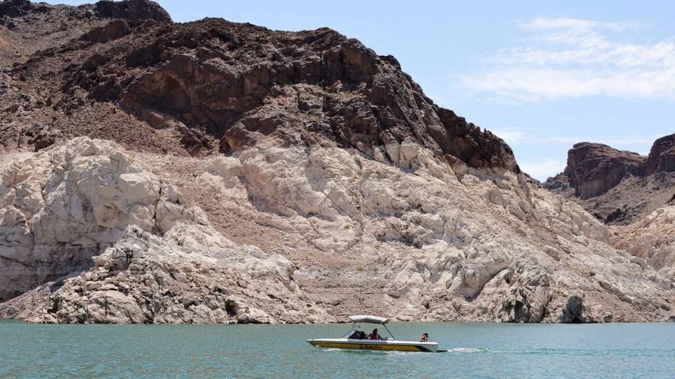 Imagen de Lake Mead en la que se aprecia el bajo nivel del agua.