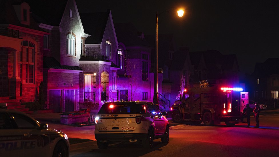Полиция обыскивает собственность в Воане, Онтарио