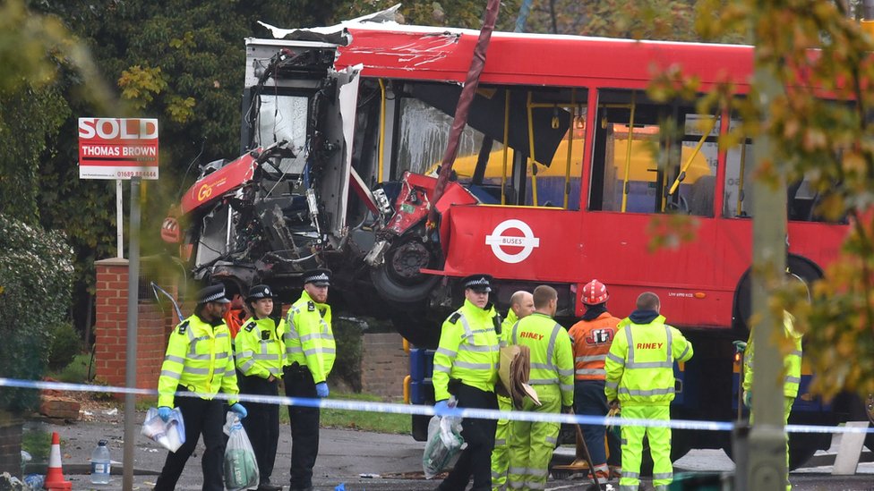 Автобус попал в аварию, Орпингтон, Лондон