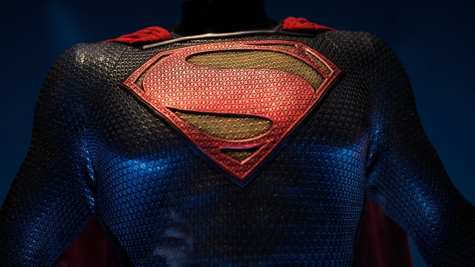 El traje de Superman en una exposición.