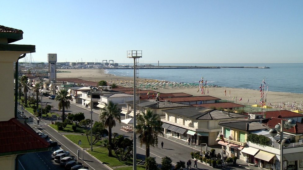 El turismo no es la única industria que florece en la ciudad italiana de Viareggio. Playa de Viareggio
