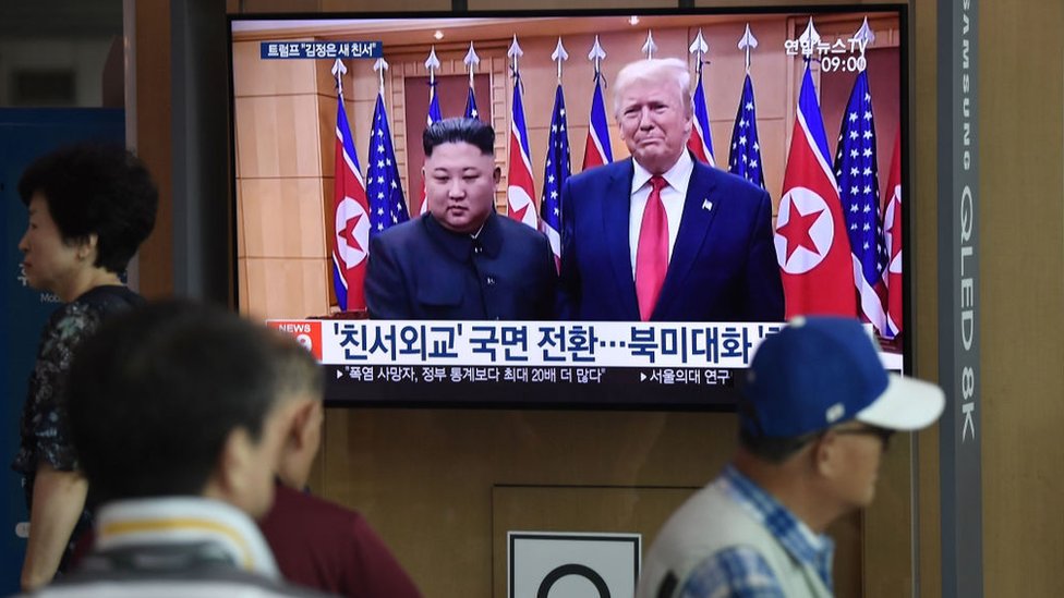 Kim Jong-un ve Trump nükleerden arınma müzakerelerini yeniden başlatma kararı aldı