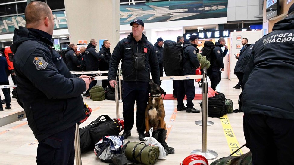 Ekipa srpskih spasilaca na beogradskom aerodromu