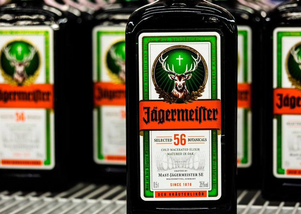 Jägermeister şişeleri
