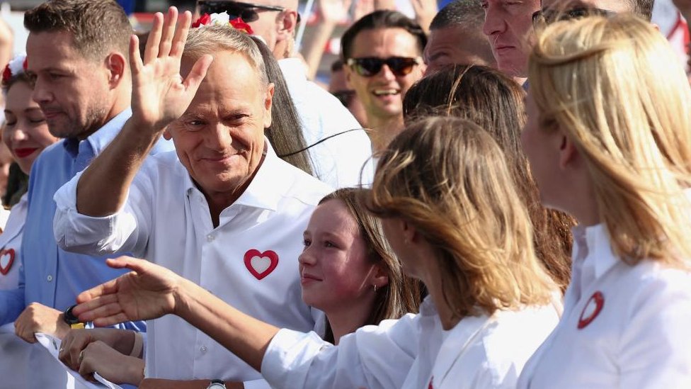 Donald Task, lider najveće opozicione grupe Građanske koalicije i Rafal Traskovski, gradonačelnik Varšave, na skupu "Marsz Miliona Serc", u Varšavi, Poljskoj, 1. oktobar