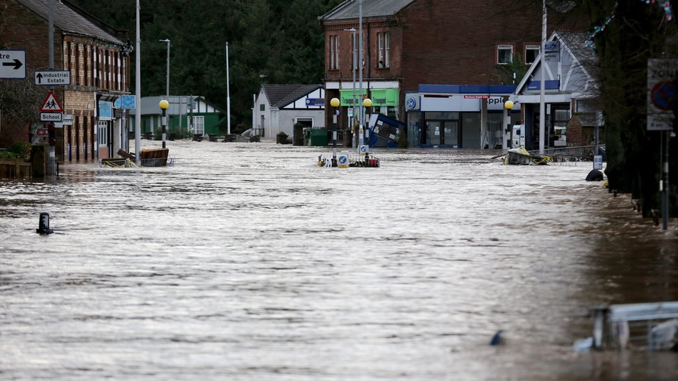 Storm Desmond causes major flooding - CBBC Newsround