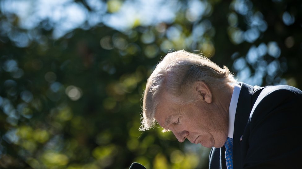 Según Grisham, el principal problema de Trump es que insiste en dispararse en el pie. Donald Trump