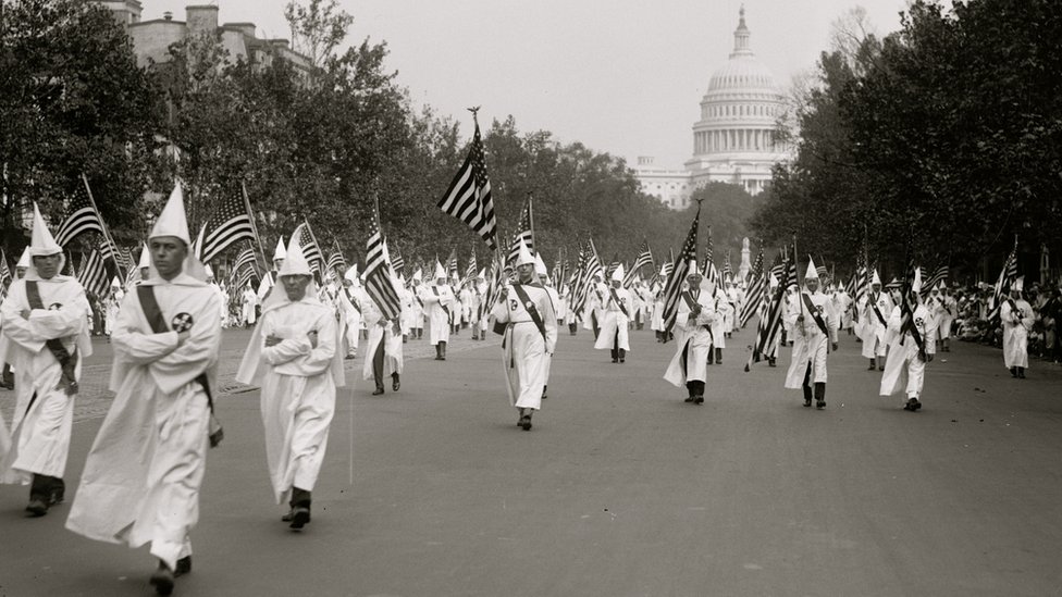 Alabama newspaper editor calls on KKK to lynch Democrats - BBC News