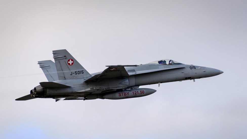 Файловая картинка швейцарского истребителя F-18 Hornet