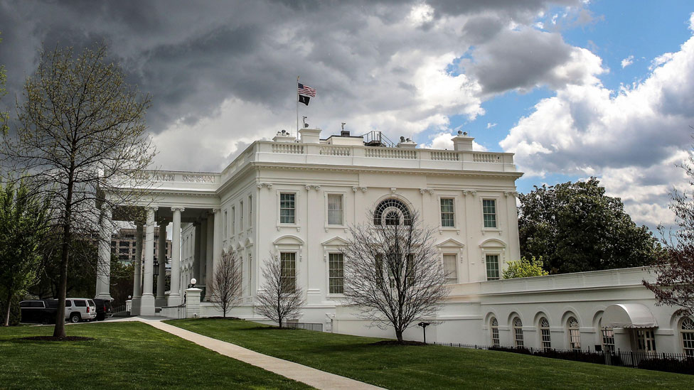 Dark clouds at the White House