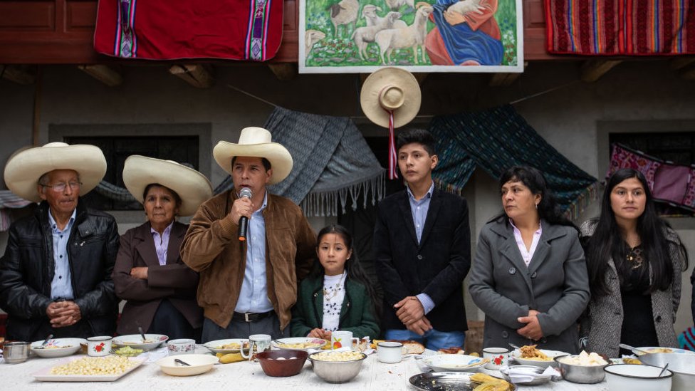 Familia de Pedro Castillo durante las elecciones de 2021.