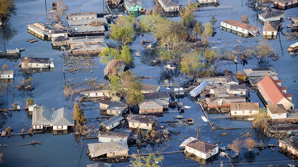 Inundación de la parroquia de St. Bernard, tras el impacto del huracán Katrina en 2005.