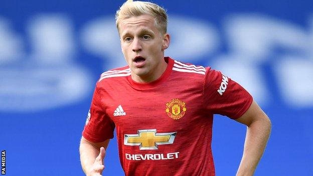 Kiungo wa kati wa Man United na Uholanzi Donny van de Beek