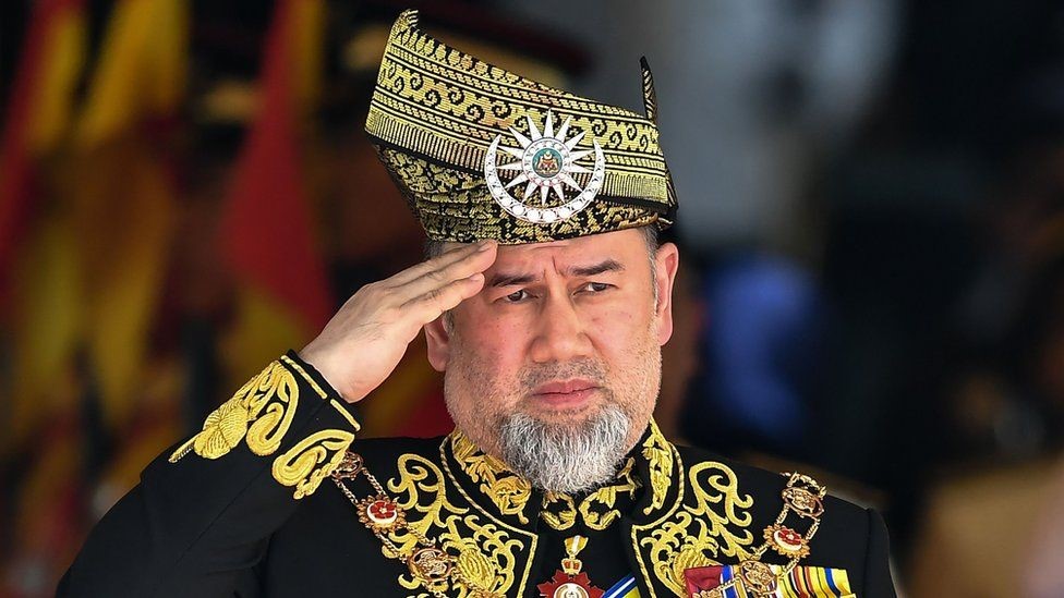 السلطان محمد الخامس تخلى عن المنصب فجأة في أوائل يناير/كانون الثاني