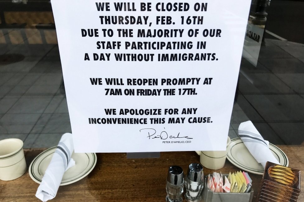 вывеска о том, что ресторан закрыт