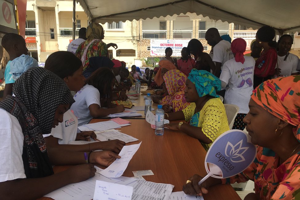 День бесплатного обследования на рак, организованный Сенегальской противораковой лигой (LISCA) в Дакаре
