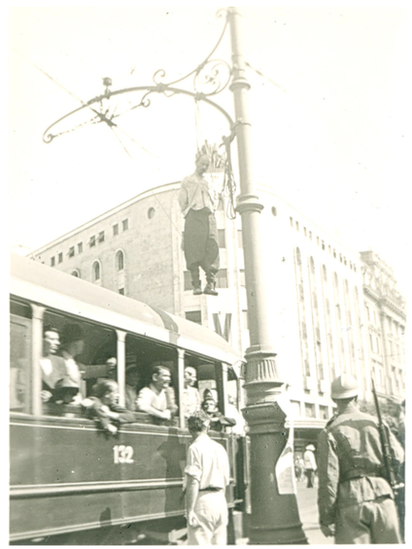 Putnici u tramvaju kada su ugledali prizor na Terazijama 1941. godine