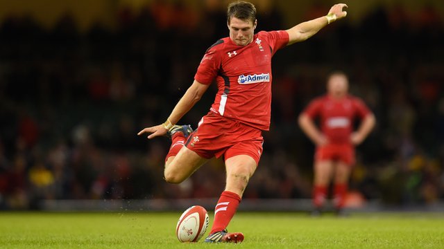 Dan Biggar taking a penalty for Wales