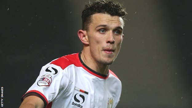 BBC Sport - Tom Flanagan: Burton Albion sign MK Dons defender