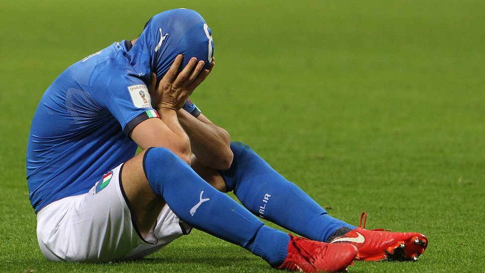 La reacción del centrocampista italiano Alessandro Florenzi tras la derrota. La reacción del centrocampista italiano Alessandro Florenzi tras la derrota...