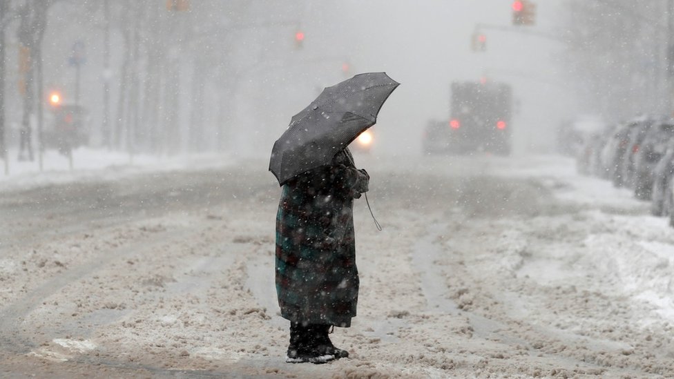 Huge snowstorm hits US east coast