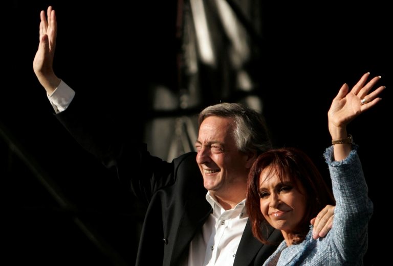 Cristina Fernández de Kirchner, hayatını kaybeden kocası ve kendisinden önceki devlet başkanı Néstor Kirchner ile