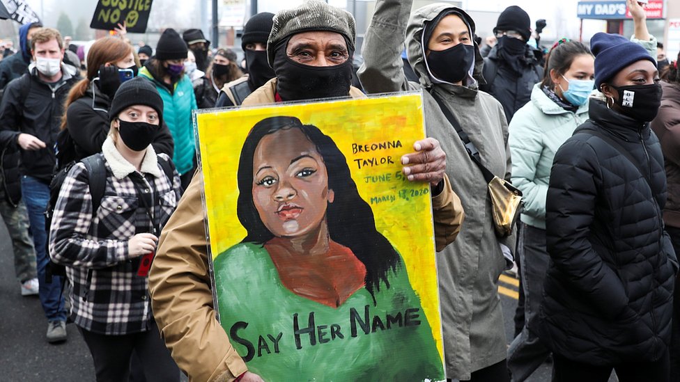 Убийство Бреонны Тейлор вызвало протесты против расовой несправедливости во всем мире
