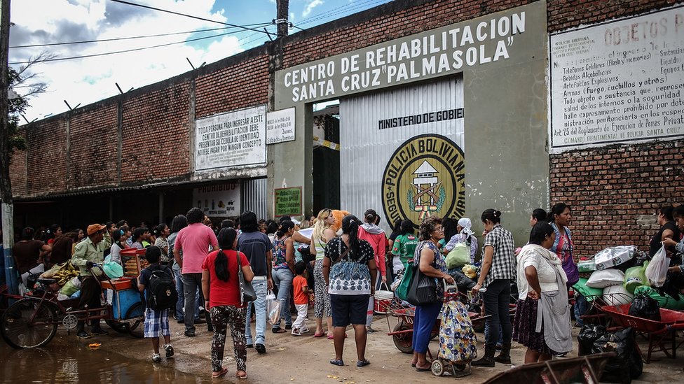 Bolivia police storm notorious jail killing seven inmates