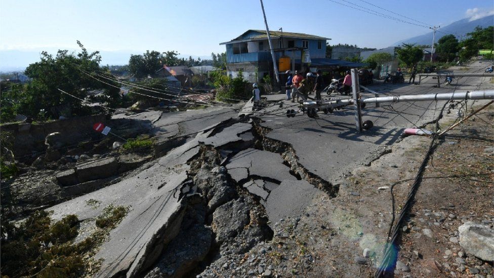Carreteras dañadas en Indonesia
