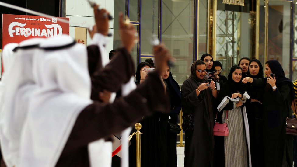 Arab Saudi Mengesahkan Sebuah Undang-Undang Pelecehan Seksual Sebagai Pelanggaran Hukum Arab Saudi Mengesahkan Sebuah Undang-Undang Pelecehan Seksual Sebagai Pelanggaran Hukum