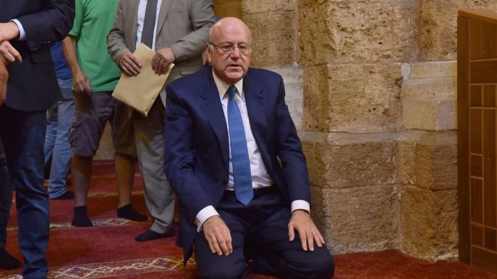Najib Mikati es musulmán sunita, tiene 65 años y esta es la tercera vez que ocupa el puesto de primer ministro de Líbano.