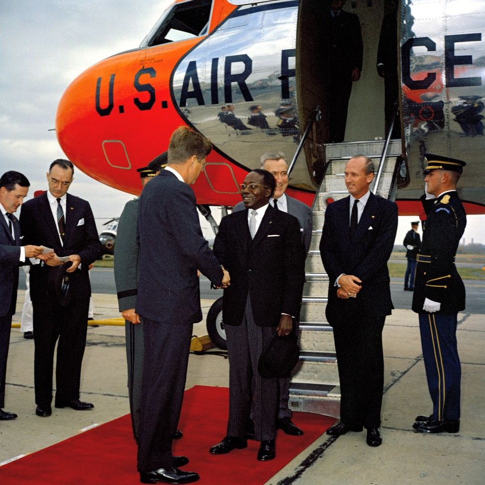 Presiden John F. Kennedy bertemu Presiden Senegal Léopold Sédar Senghor