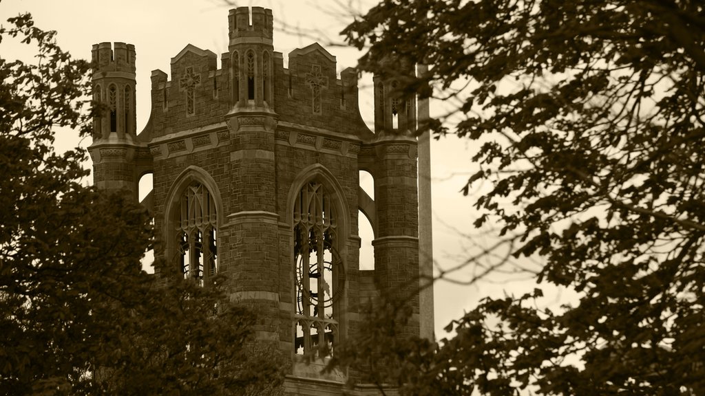 La Universidad de Fordham es una universidad católica y privada de Nueva York.