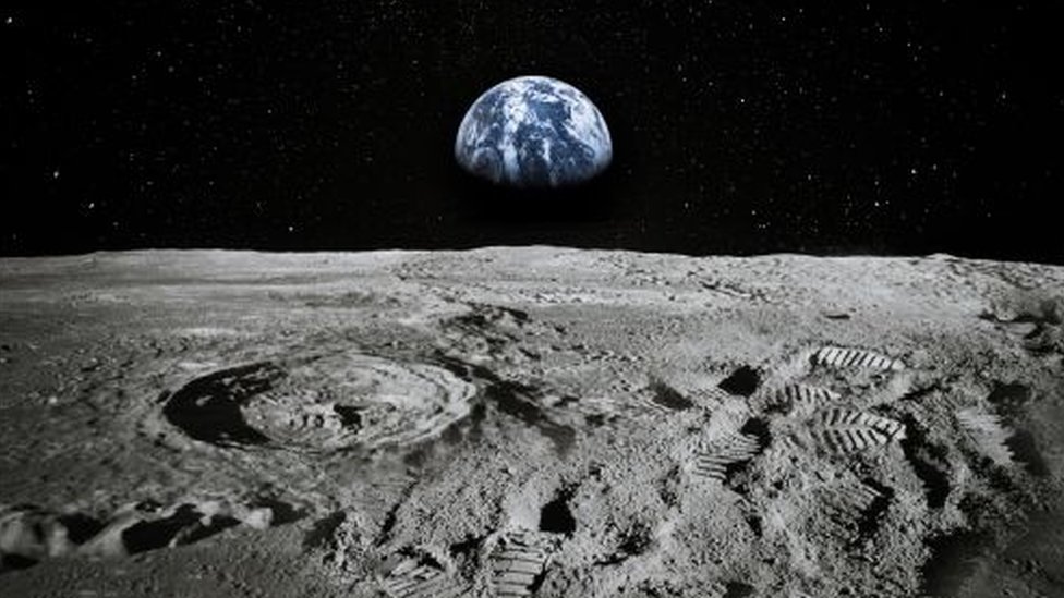 Вид на конечность Луны при восходе Земли